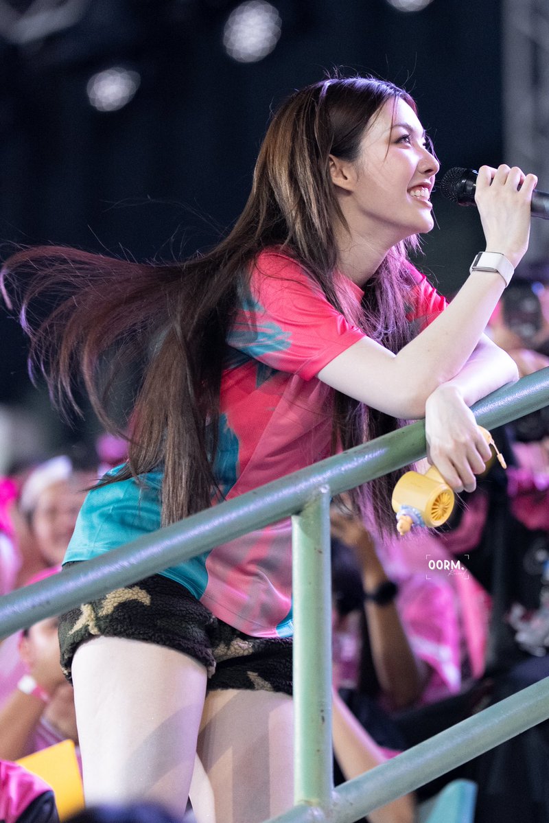 00rm.record tweet media