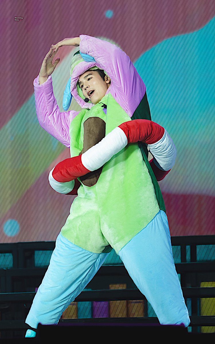 𝐛𝐥𝐨𝐨𝐦𝐢𝐧𝐠 𝐬𝐡𝐢𝐧𝐞 . ㅡ tweet media