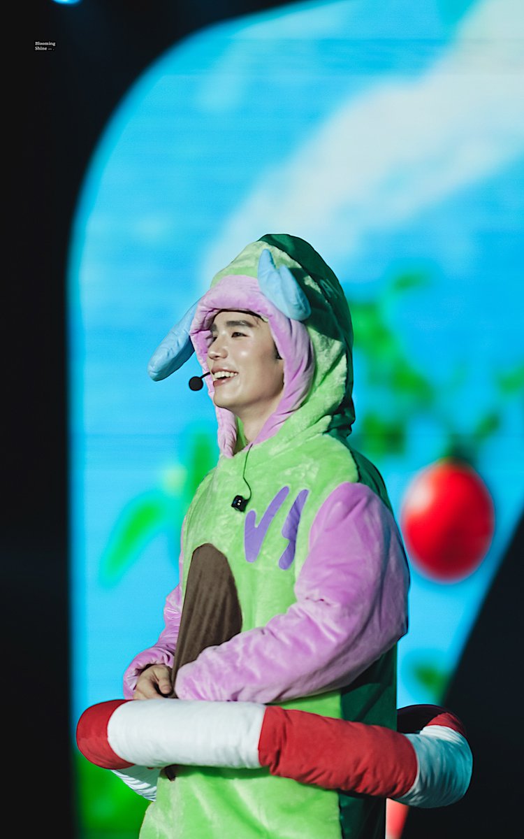 𝐛𝐥𝐨𝐨𝐦𝐢𝐧𝐠 𝐬𝐡𝐢𝐧𝐞 . ㅡ tweet media