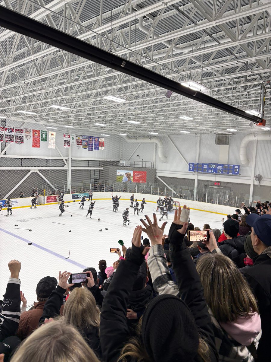 TheSuperAJ's tweet photo. Led by Ben Finkelstein and former Ottawa 67’s Brett Gustavsen and Jake Cardwell, the Manotick Mariners are NPHL champions for the first time after a 7-2 win over Tweed. https://t.co/O5ufUF4Lym
