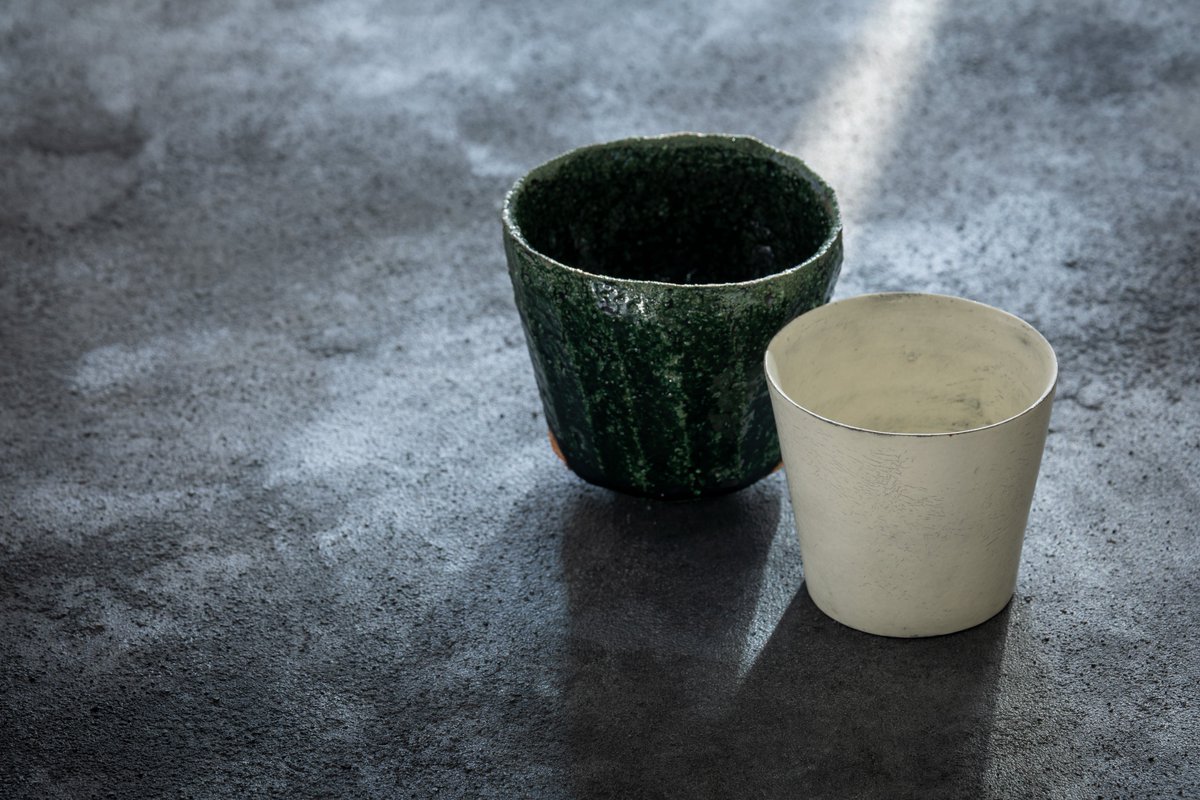 4/11〜19まで、東京は浅草にありますギャルリニュアージュさんにて展覧会を行います。今回は、撮影して頂いた緑の抹茶碗を初め、白の作品の碗やカップなど色々と制作してみました。4/11は私もお店におります。お時間がありましたらお立ち寄りください。【4/13定休】  (photo by Haruhiko KITAI)