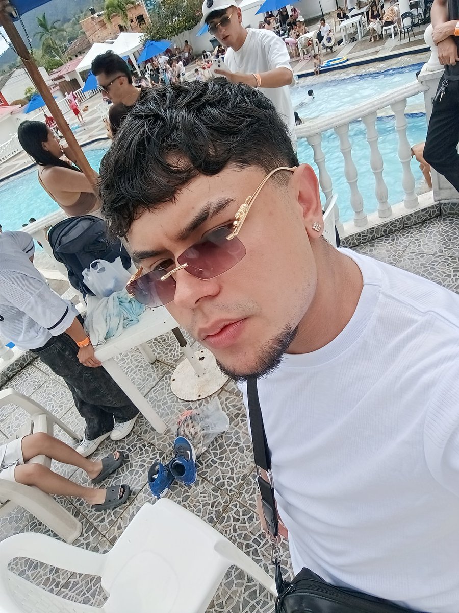 Nicoolas_33's tweet photo. Salí tire rostro, los puse a ver placa y me entre 😘 https://t.co/TKnvJD6J7e