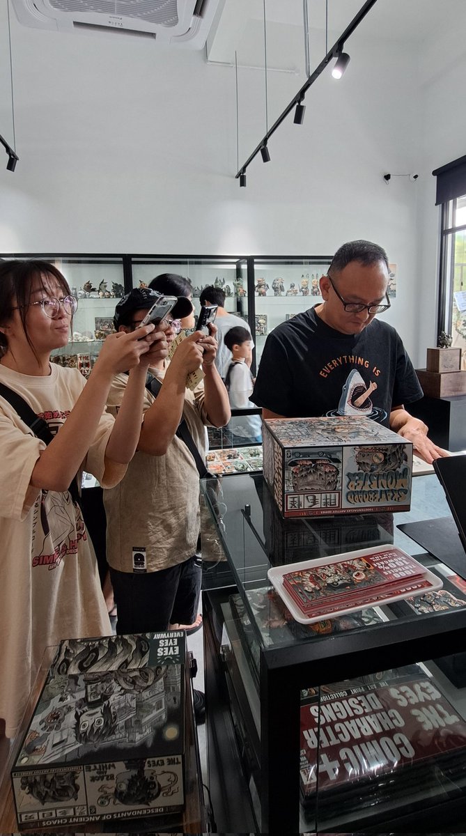 1000Tentacles tweet media