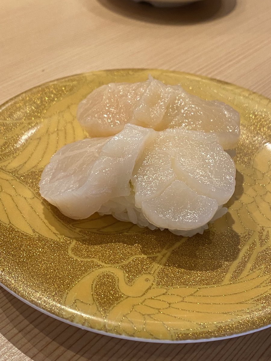 tripprogrammer's tweet photo. 회전초밥집이지만 예전 철없는 일본 아이들의 장난 때문에 회전을 돌리진 않는다. 타블렛으로 주문하면 되고 한국어도 지원되기 때문에 일본어를 못해도 편하게 식사할 수 있다. 하코다테에 4개의 점포가 있으니 아무데나 예약 없이 가봐도 좋다. 물론 잠깐의 웨이팅이 있을 수 있다. https://t.co/z3BRML8uPk