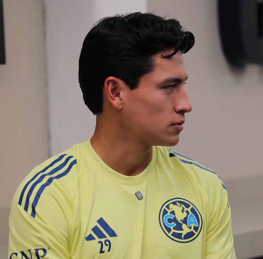 edddgarm's tweet image. 🚨🦅 Xl confirmado del América para enfrentar a Santos en la J13 en @LigaBBVAMX 

⚽️🔥 Cota, Kevin, Reyes, Ramón, Vázquez, Dourado, Chiquito, Veiga, Zendejas, Brian y Zúñiga

📍Oportunidad de oro para Ramón🫡🔥
📍Vázquez de lateral izquierdo. 

#America #Santos