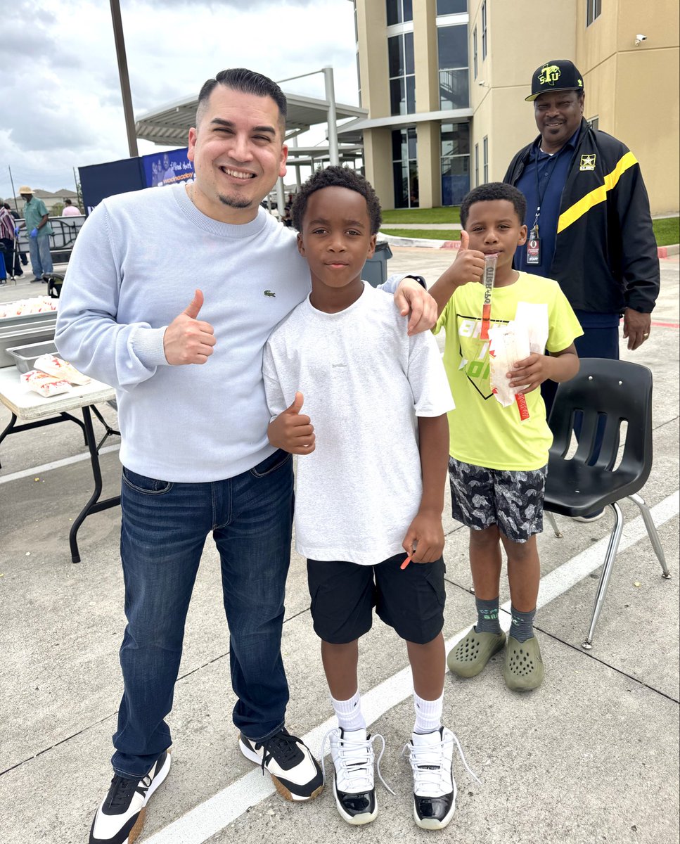 SISD_Supe's tweet photo. Truly enjoyed attending Fallbrook Church’s Easter Extravaganza today. It was a joy seeing our community come together in such a special way. Thank you Fallbrook for your continued partnership and impact.  #TeamSpringISD #CommunityStrong https://t.co/ffzTs9C7bk