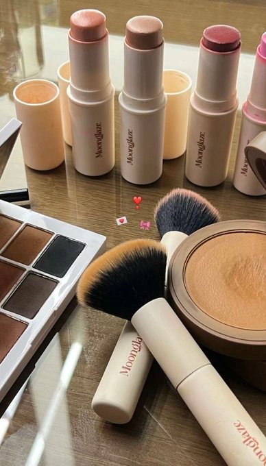 B ☆ ♡ tweet media