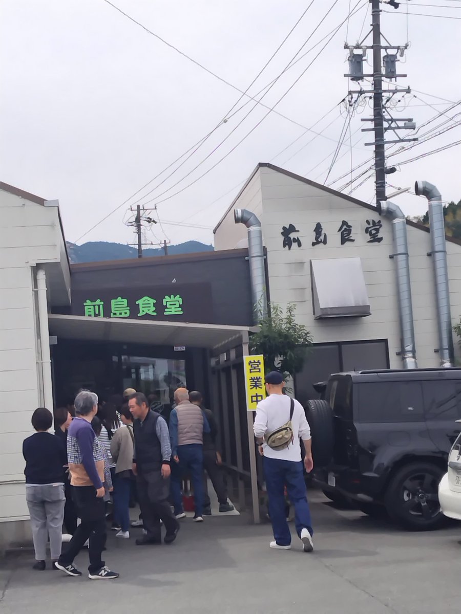 トモッチ tweet media