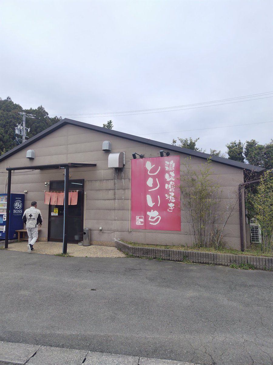 トモッチ tweet media