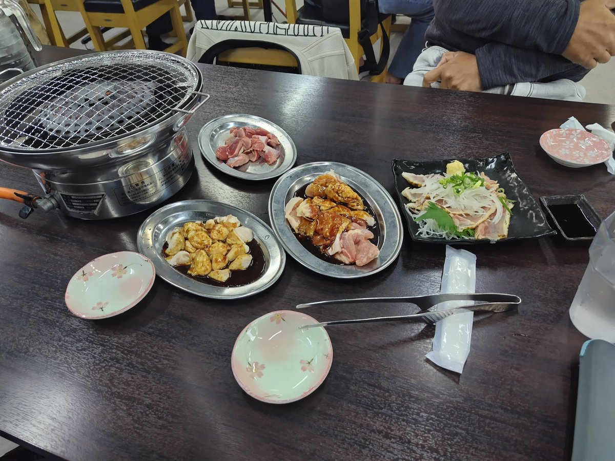 トモッチ tweet media