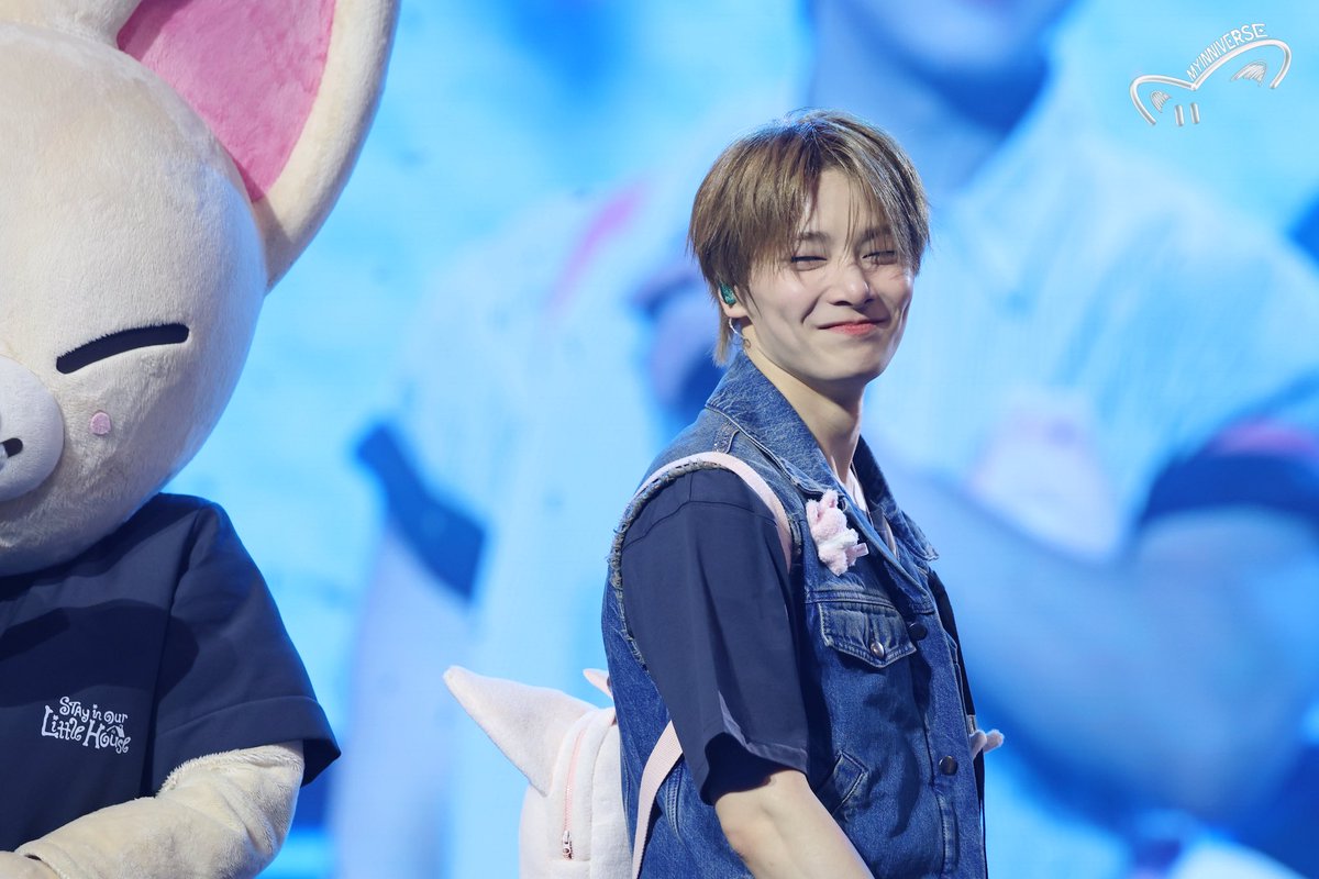 MYINNIVERSE's tweet photo. 260329 Fans Meeting 🦊 
✨💞
#I_N #아이엔 #양정인 
#StrayKids #스트레이키즈 https://t.co/4oHJ79Oxf7