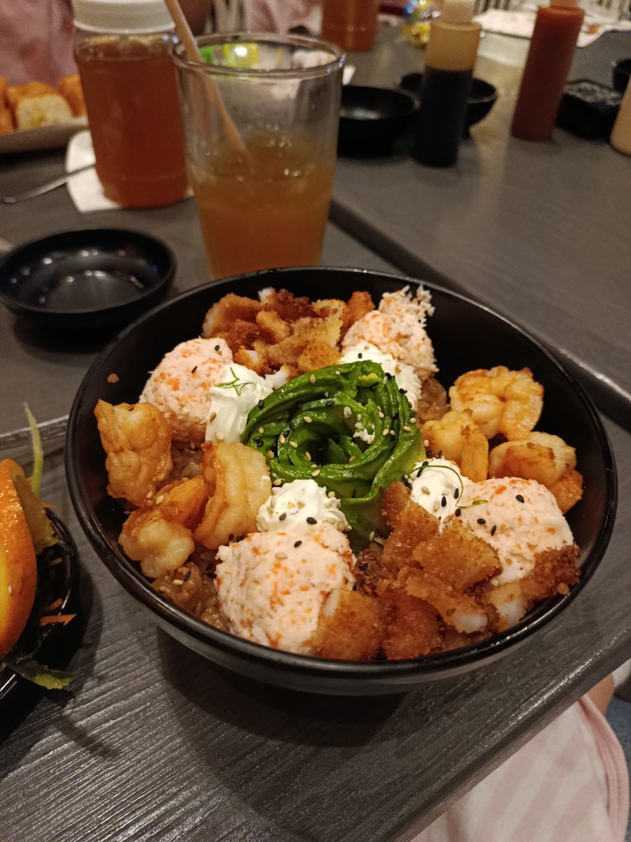 Cuando vengan a Culiacán, deben de probar el sushi.

Tal vez no lo sepan, pero hay tantos puestos de sushi como de tacos.

#SushiCulichi