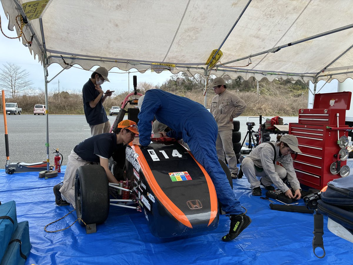 MITSUI_Minoru's tweet photo. JARI（日本自動車研究所@茨城県城里町）で、FM関東主催の学生フォーミュラ試走会に参加。
新チーム及び新ドライバの練度アップが目的。今日はちゃんと走れそう。 https://t.co/2cTZQl0hml
