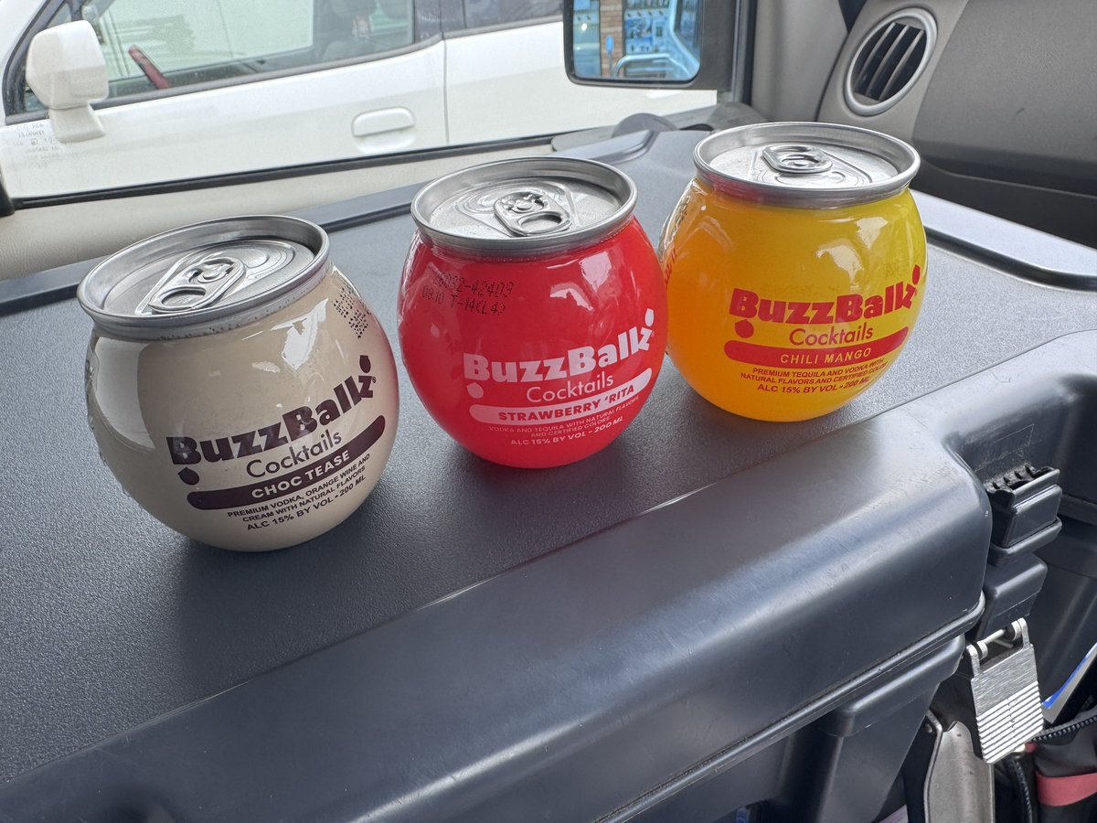 zxr_is's tweet image. 可愛いから買ってみた

【仕事が終わって家に帰ってから冷やして】

飲みたいと思います！

#BuzzBallz
#バズボールズ