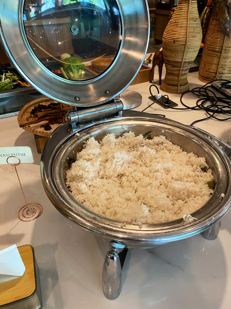 neverwalkalone tweet media