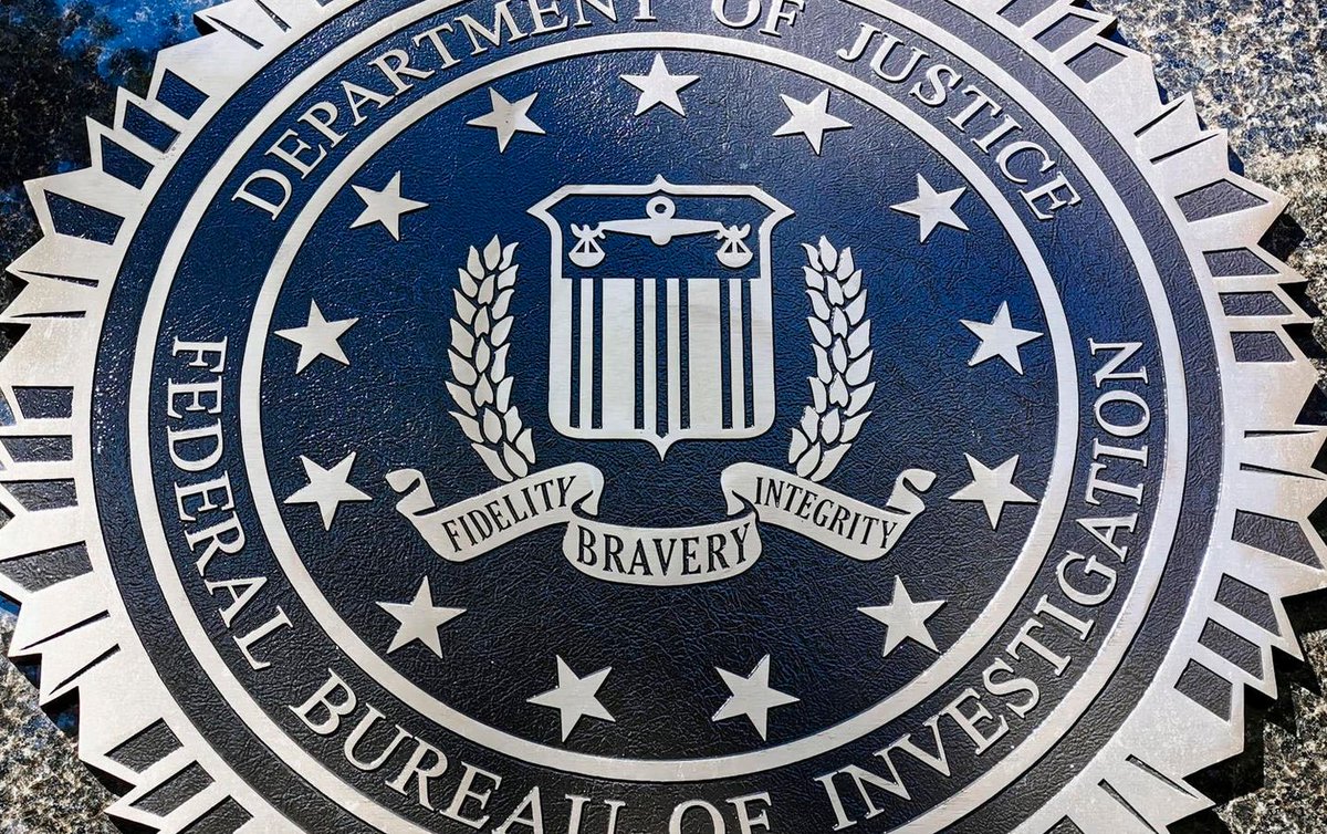 ShringTech's tweet photo. FBI Warns iPhone And Android Users—Do Not Install These Apps https://t.co/ZFi4sBbItz https://t.co/j82uWg0dXE