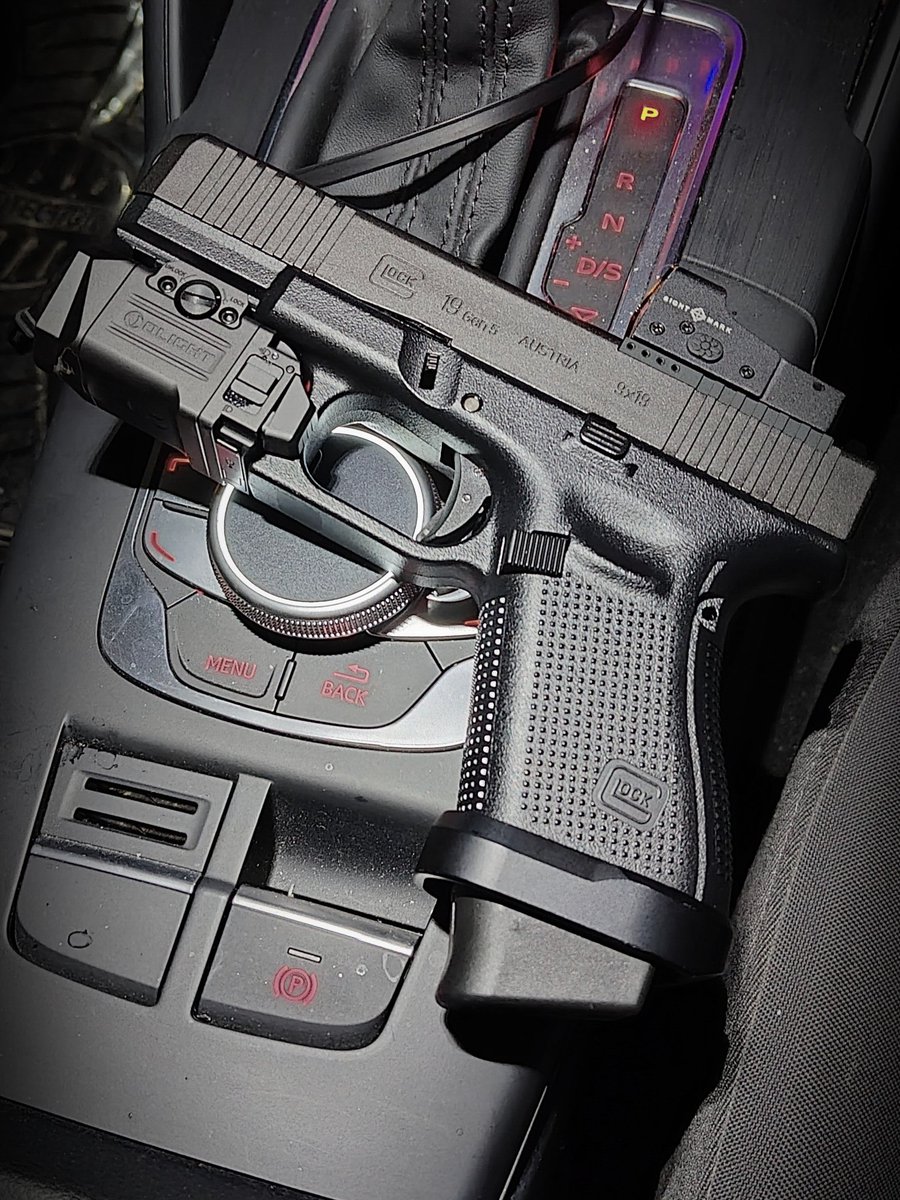 John_Smyth_th's tweet photo. フレーム以外で付いているものメモ
#東京マルイ G19 GEN5 MOS
#SiteMark Mini Shot Pro-Spec
#olight PL-X
#GUARDER ビーバーテールとマガジンバンパー
メーカー不明、中古売場にあった
TTIタイプ マグウェル
(Bomber Airsoft?)
G19のままも最高に気に入ってたけど
更に好きになった☺️
試射するか https://t.co/VMRMowgXR0