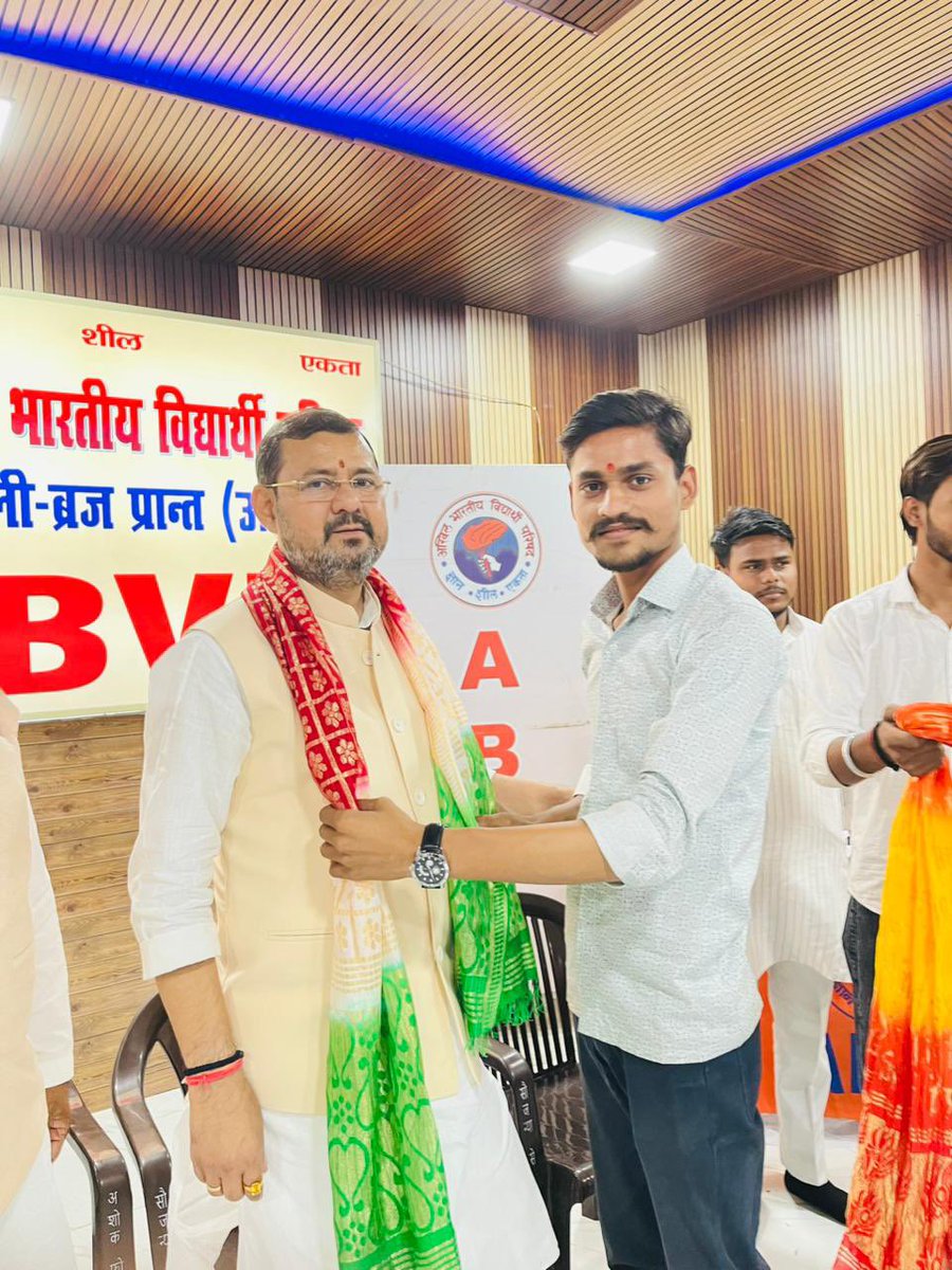 BareillyAbvp's tweet photo. पूर्व में बरेली विभाग संगठन मंत्री रहे श्री अशोक कटारिया जी (MLC) का अभाविप बरेली विभाग कार्यालय आगमन हुआ। 
#ABVPBareilly #ABVPBraj #abvpvoice https://t.co/W08DlNTM5C