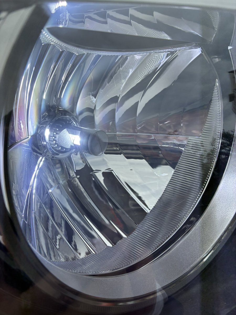 GtiNobu's tweet image. ヘッドライトをSphere Light RIZINGⅢに！
以前、up GTIのフォグに使ったときは不安定すぎたのでやめましたが、、
今回はヘッドライトなのと、知り合いのカングーのが調子よさそうなので使ってみます！
明るさはすばらしい！あとは耐久性と安定性がどうか。
#トゥインゴ　#LED #spherelight #RIZING3