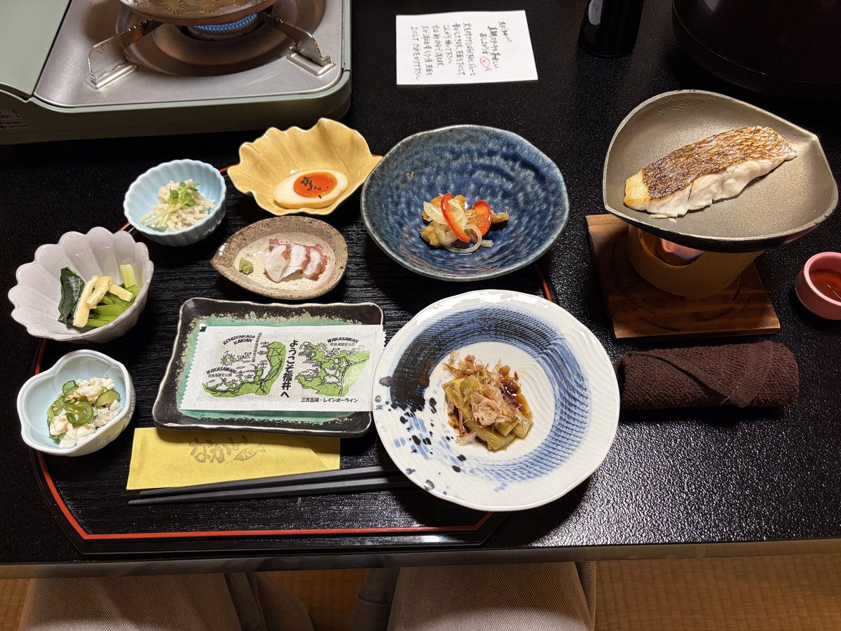 discover291's tweet photo. 敦賀ふぐの宿なかい に泊まりました。夕食は敦賀ふぐのフルコースで、朝食には敦賀真鯛のステーキとあら汁など盛り沢山です。
1人1泊22,000円。カード使えます。 https://t.co/1CS8XidhGz