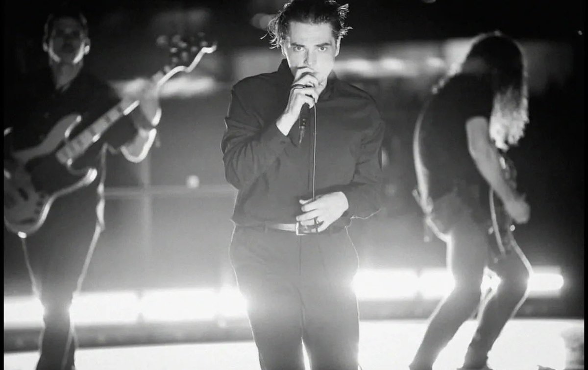 todos son mas algos que Frank Iero tweet media