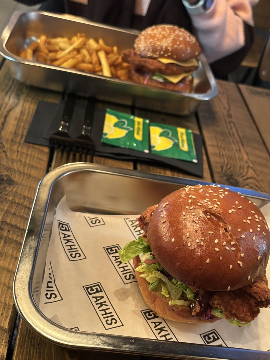 eli ･ﾟﾟ･⭑ - Maintainence era tweet media