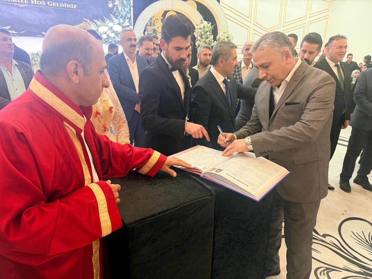 MUSIADAdiyaman's tweet photo. Başkanımız Abdulkadir Kurt, yönetim kurulu üyelerimiz ve değerli üyelerimizle birlikte Genç MÜSİAD Başkanımız @berkanyapc düğün törenine katıldık.
Gizem ve Berkan kardeşlerimize bir ömür boyu mutluluklar diliyoruz. https://t.co/HrZ4gCyE4W