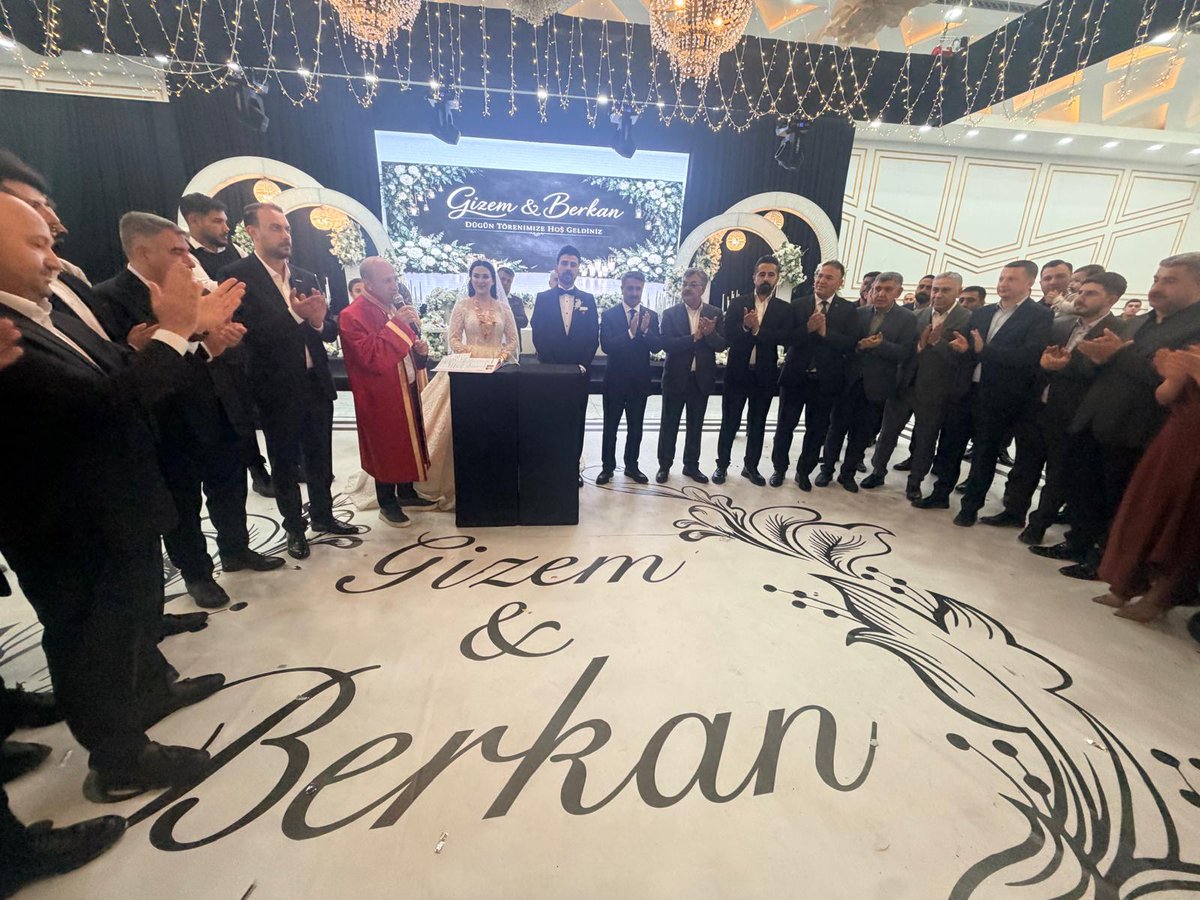 MUSIADAdiyaman's tweet photo. Başkanımız Abdulkadir Kurt, yönetim kurulu üyelerimiz ve değerli üyelerimizle birlikte Genç MÜSİAD Başkanımız @berkanyapc düğün törenine katıldık.
Gizem ve Berkan kardeşlerimize bir ömür boyu mutluluklar diliyoruz. https://t.co/HrZ4gCyE4W