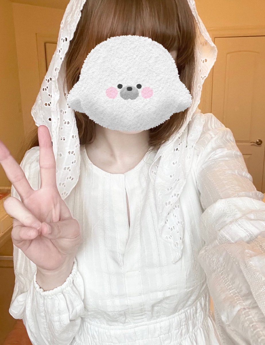 very strange girl tweet media