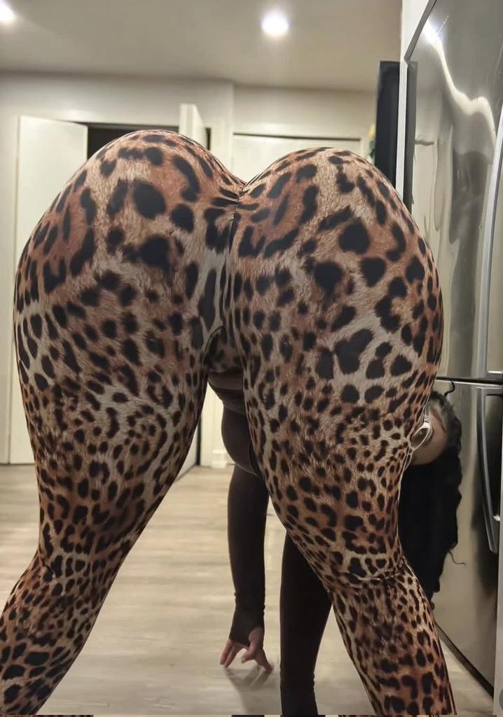 Bro...... when she bend like this and the  shape is like this....

Wife her!!!