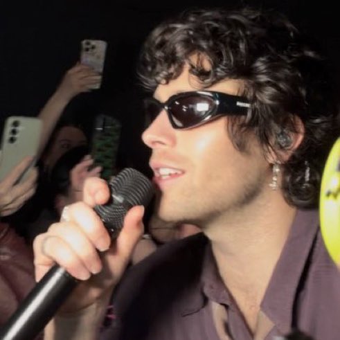 giovana ★ tweet media