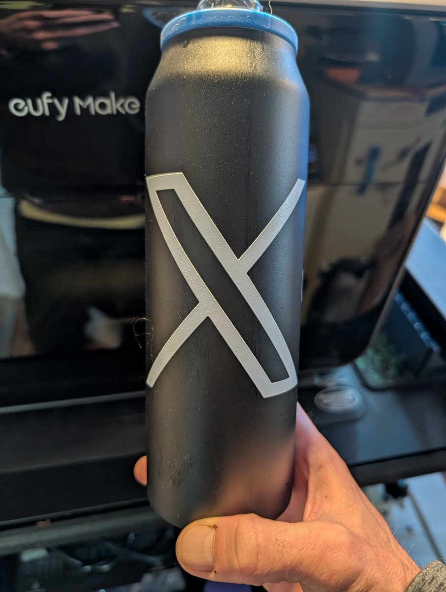 Burnstation3D's tweet photo. Here's a quick example of what the @eufyMake E1 Rotary Attachment can do...
It was super easy to install / setup, the E1 scanned the @QuadLockCase water bottle to get the size and boom it was ready to print on.
Took 1hr for 6 layers of white uv ink
#Xlogo #b3dtech.ca https://t.co/jpKQZQ2flu