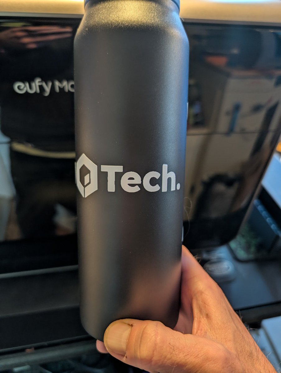 Burnstation3D's tweet photo. Here's a quick example of what the @eufyMake E1 Rotary Attachment can do...
It was super easy to install / setup, the E1 scanned the @QuadLockCase water bottle to get the size and boom it was ready to print on.
Took 1hr for 6 layers of white uv ink
#Xlogo #b3dtech.ca https://t.co/jpKQZQ2flu