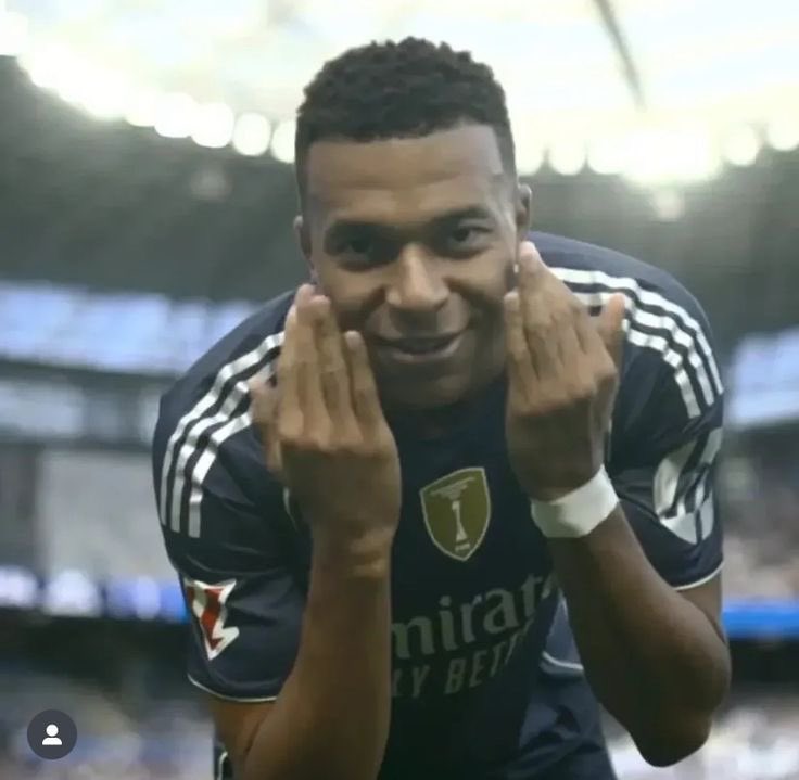 إلين 𐂂 tweet media