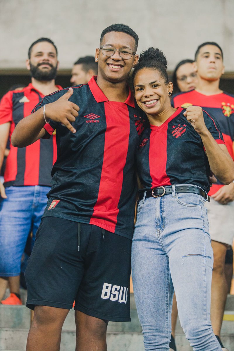 Fico tão feliz vendo o Sport dando moral pra minha tia , acho q eles não tem noção o quanto ela é doente pelo Sport 
<a href="/sportrecife/">Sport Club do Recife</a> 
Agora é só vocês ganharem hoje pra eu dormir feliz !!