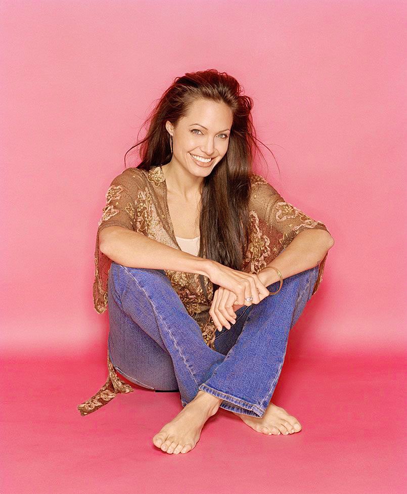 Angelina Jolie tweet media