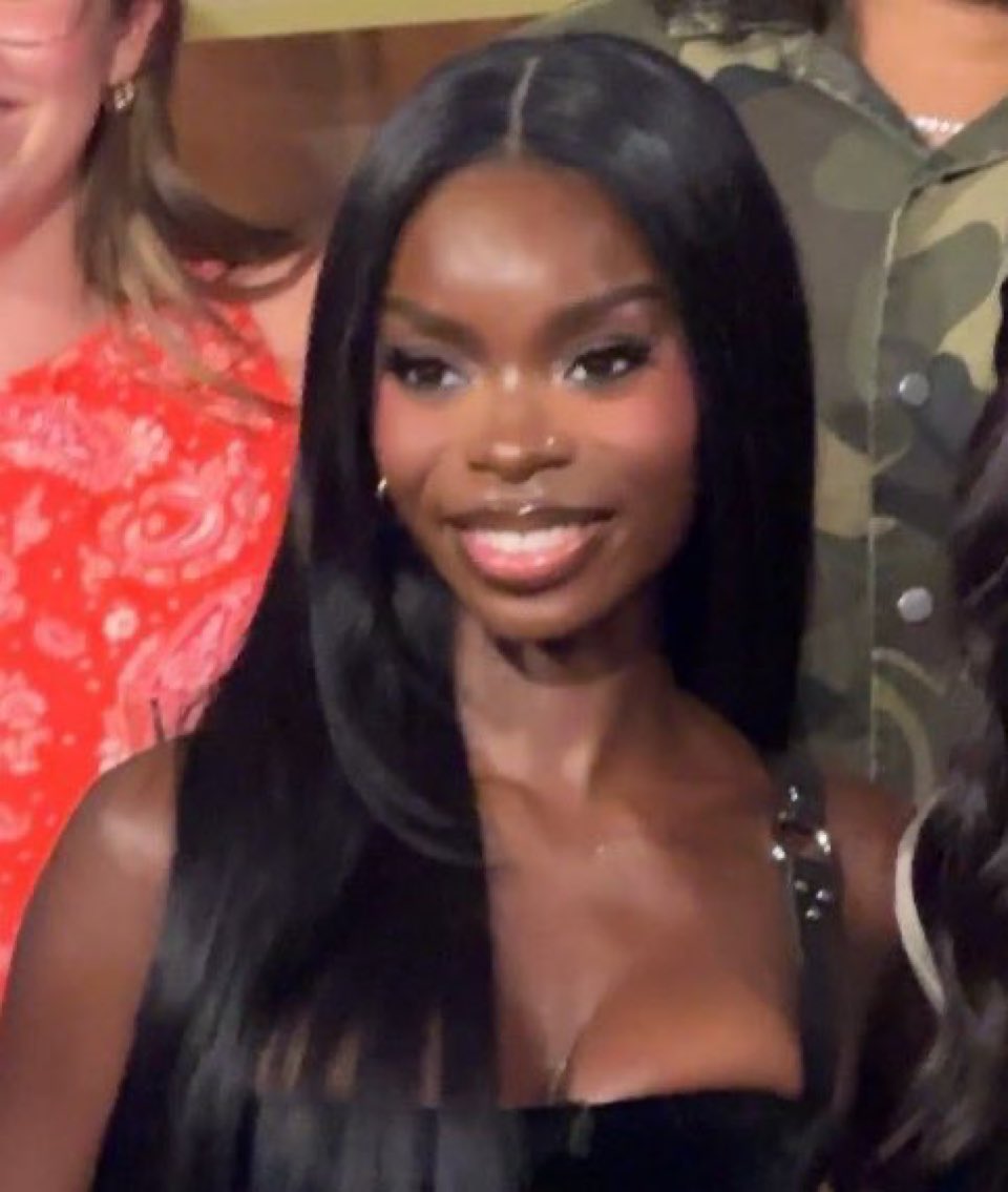 ⋆ 𝜗ৎ ⋆ tweet media