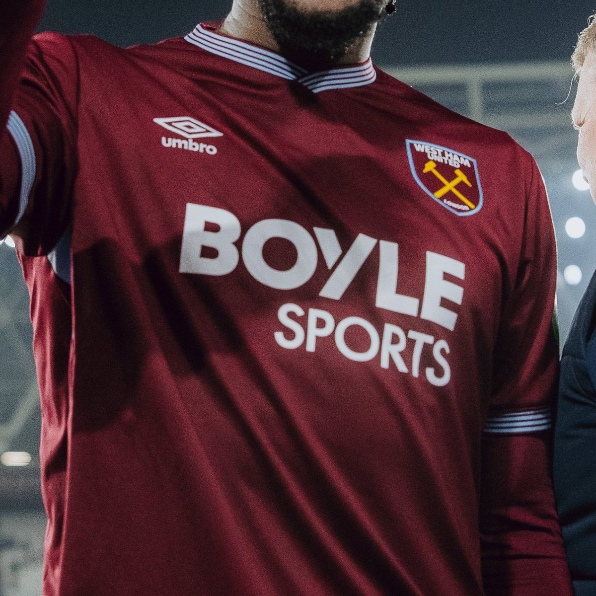 camisas_shopee's tweet photo. 🏴󠁧󠁢󠁥󠁮󠁧󠁿 Camisa I West Ham United Football Club 2025/26

https://t.co/TXKfwZRbEv https://t.co/KhCHGYux9N