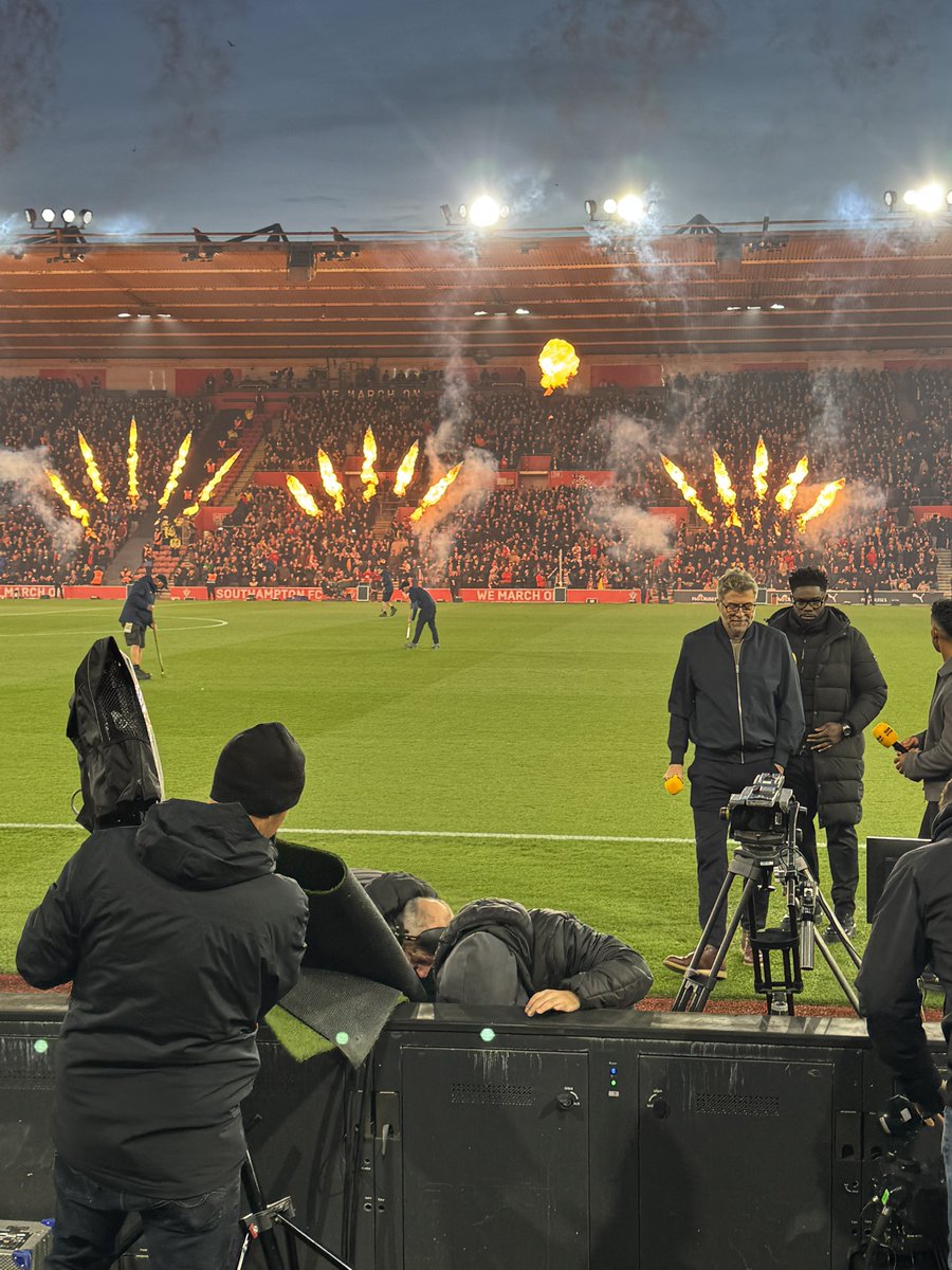 Gaz_SFC's tweet photo. What a season this is turning into! A night to remember at St Mary’s 🔴⚪️ @SouthamptonFC 
#SaintsFc https://t.co/TAsUHHCtdr