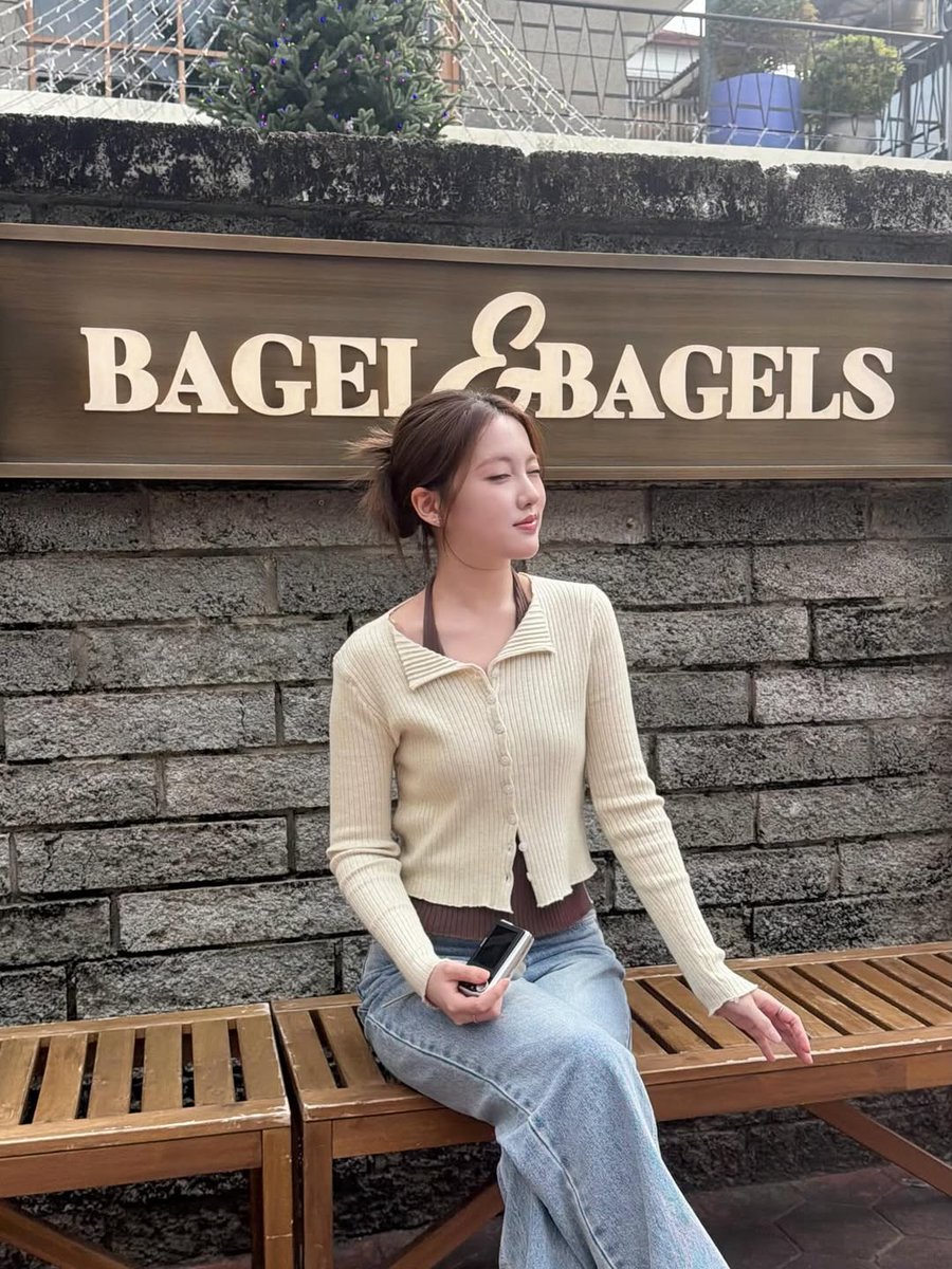 yyomsi's tweet photo. 🦜📸

#지아 #JIA #嘉佳 https://t.co/XMRKbcwwwe