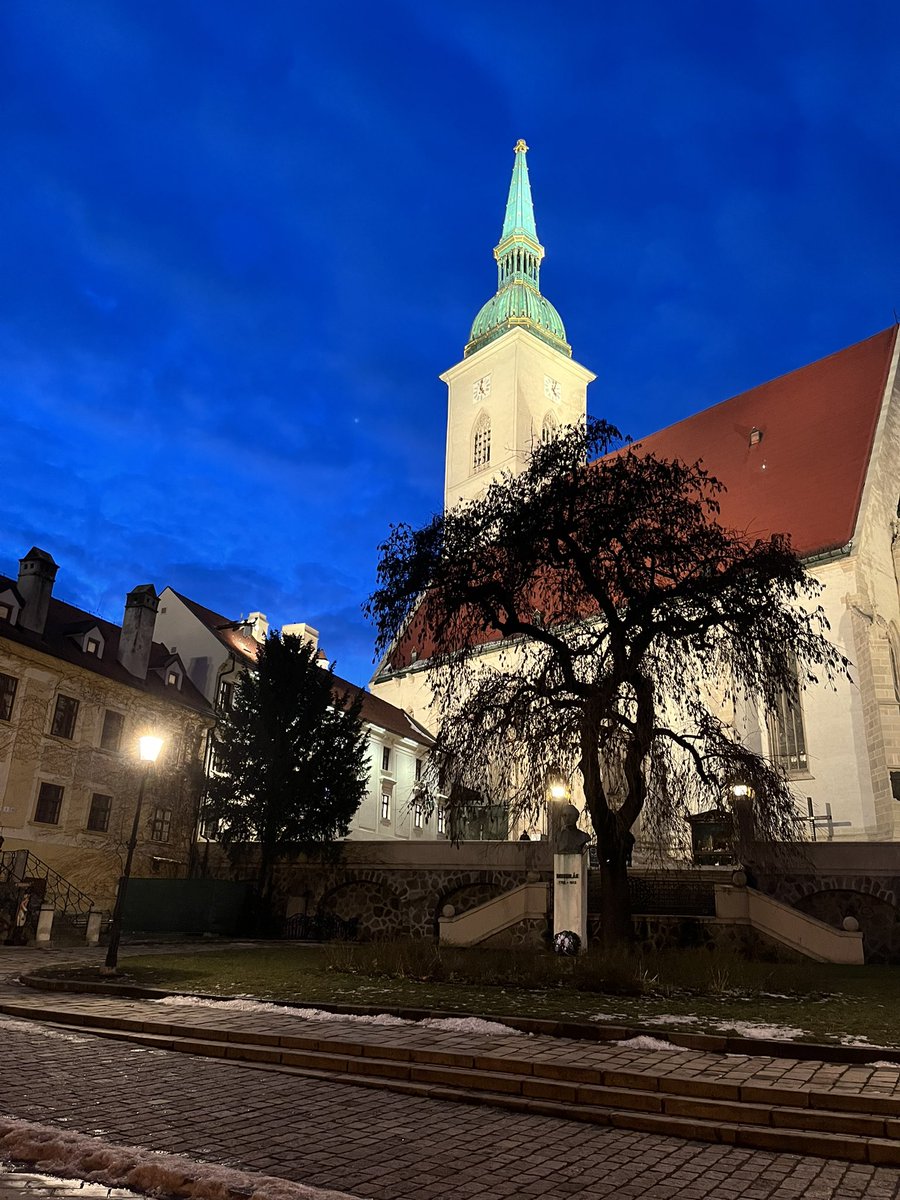 WagnerFrantisek's tweet photo. Večerná Bratislava 💕 https://t.co/r01mIMLEOl