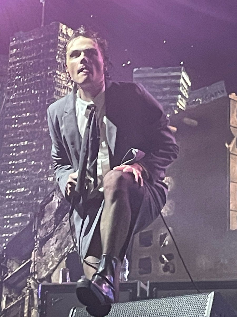 hourly swarm gerard tweet media