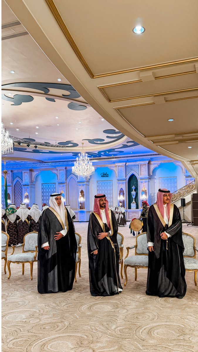 Bhfc305's tweet photo. 📸 صور من حفل زواج 
خالد بن عبداللطيف آل الشيخ 
جدة - قاعة القصر 
ومشاركة فرقة فرسان المملكة 
العرضة النجدية 🥁 https://t.co/d8ZZJPpS1x