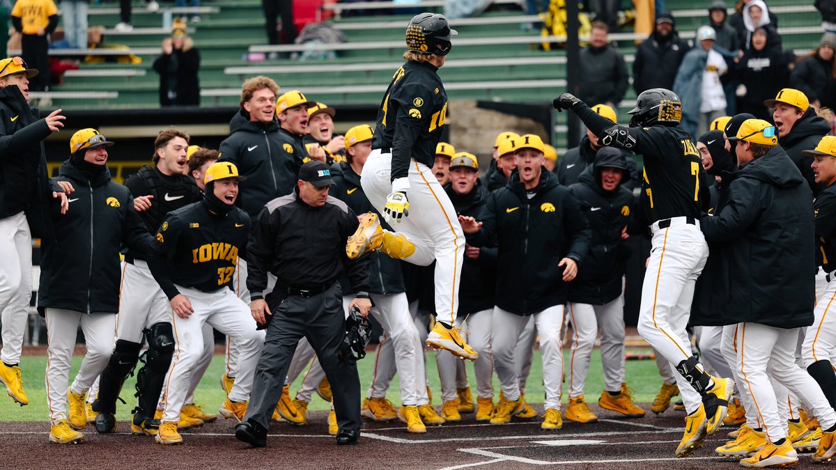 UIBaseball's tweet photo. Geff called game. https://t.co/QL5NtnWKh8