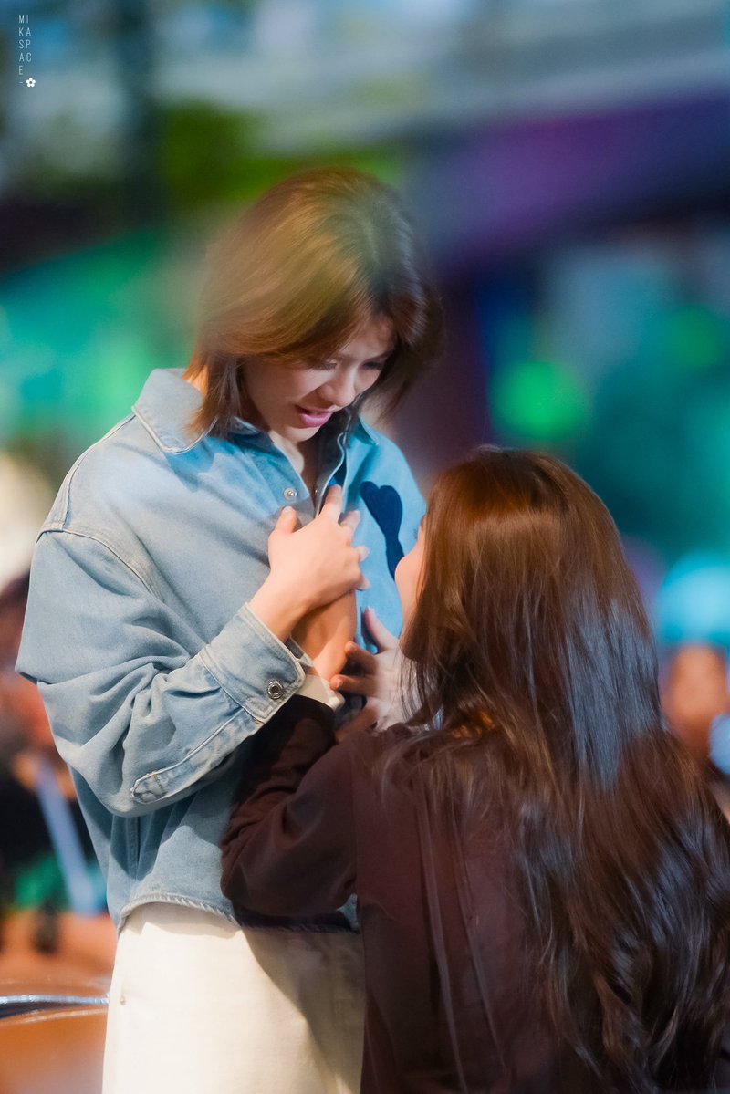 𝑀𝑖𝑘𝑎 tweet media