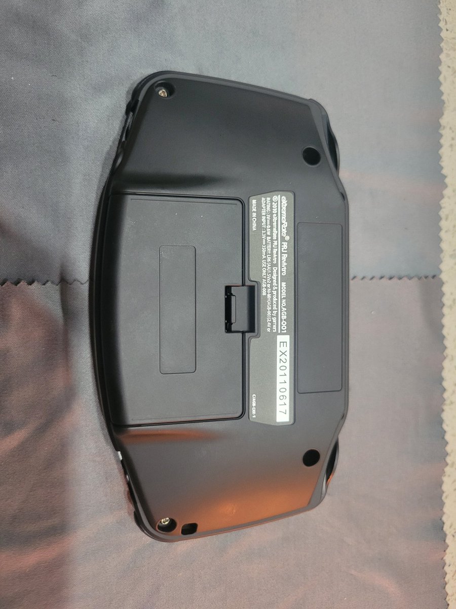 CorrealeCodes's tweet photo. 2nd build is in the works! A bit of before and after. This OG shell is actually still pretty clean, I love the blackout though 😍 The whole series will be revealed soon 🙊 #nintendo #gameboy #gba #retro https://t.co/g8W3ptacCL