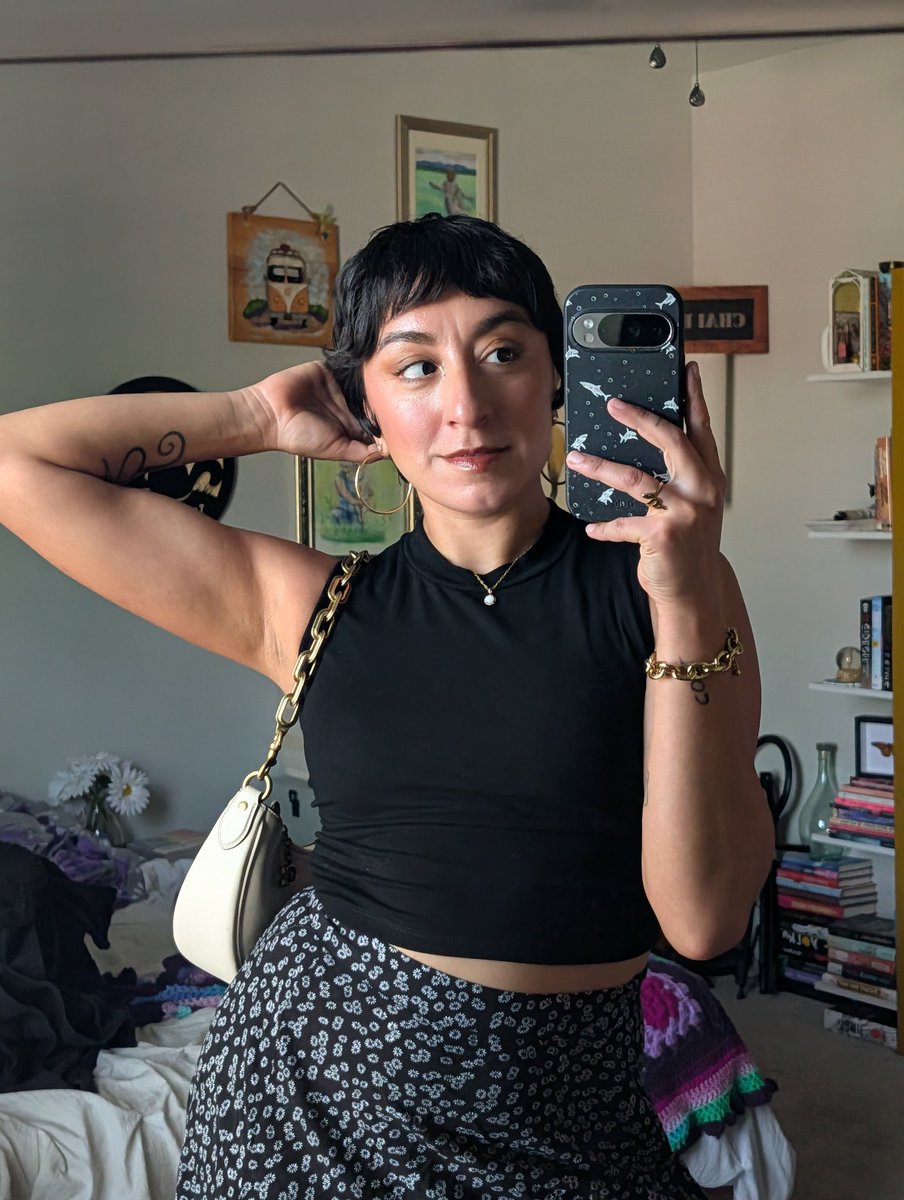 gabriela 📚 tweet media