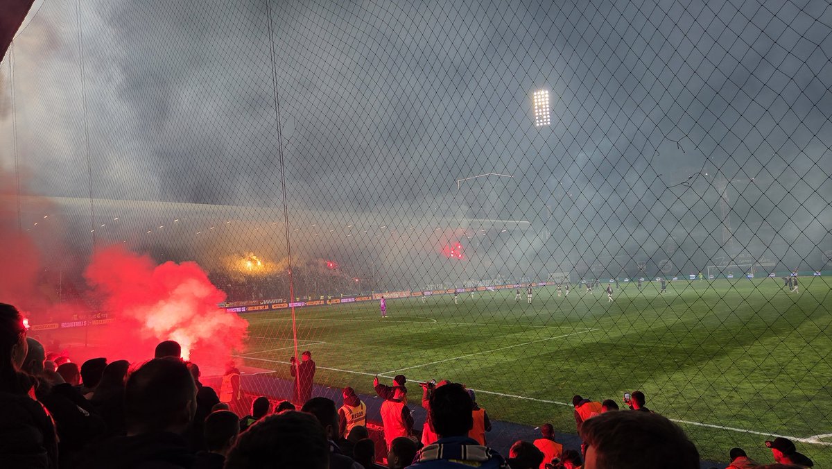 niek92jansen's tweet photo. Sarajevo Derby ⚔️

Geen winnaar bij deze derby, maar het ging wel lekker los. O.a. bij de door de VAR afgekeurde 1-0.

⚽️ FK Željezničar 🆚 FK Sarajevo
📅 04-04-2026
⚖ 0-0
📍 Stadion Grbavica, Sarajevo 🇧🇦

#FKZeljeznicar #FKSarajevo #SarajevoDerby #Sarajevo #groundhopping https://t.co/0tjBfcnU33
