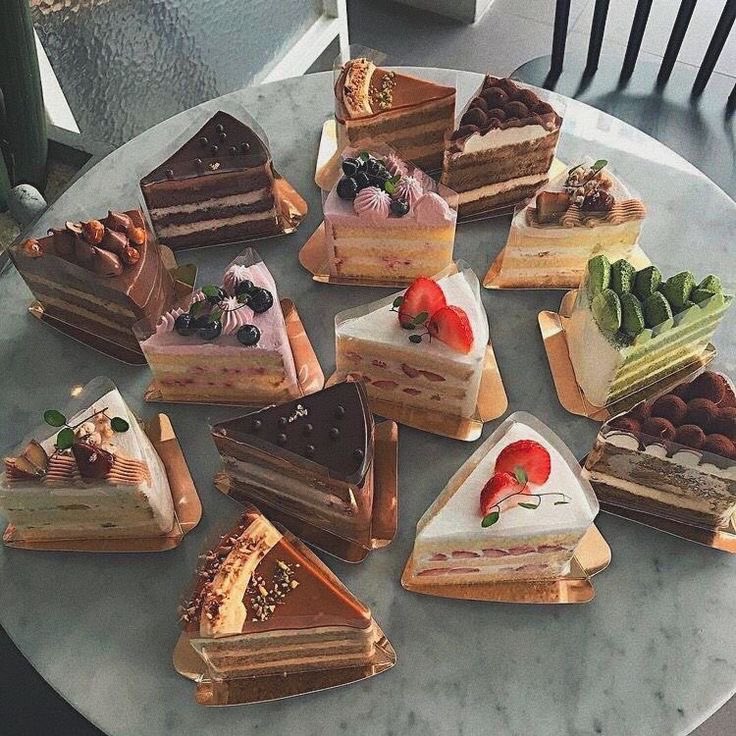 QUE PREFIEREN, HELADO O PASTELES?

#ENGENEs_For_SevEN 
#HYBECannotBeTrusted