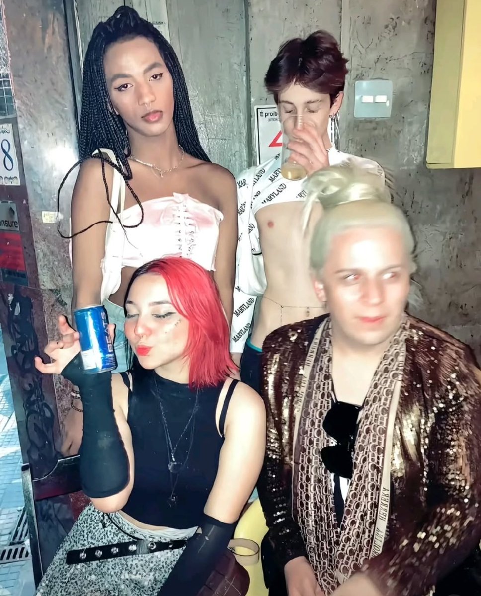 rodrigueofc's tweet photo. Nova temporada de euphoria https://t.co/aPyuXjdjZM